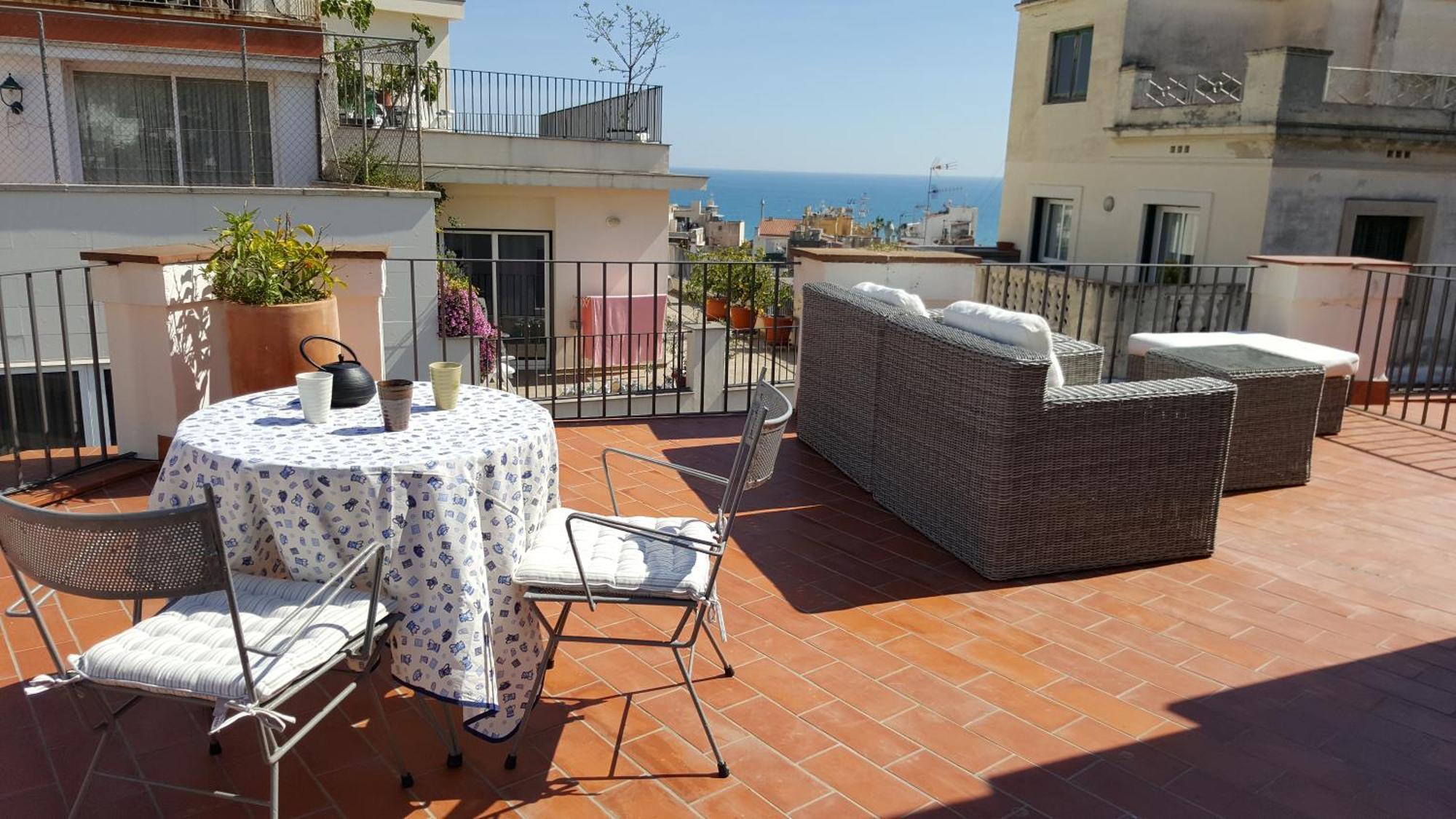 The Sky Attic Apartment سيدجيس المظهر الخارجي الصورة