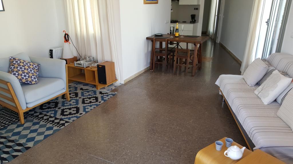 The Sky Attic Apartment سيدجيس المظهر الخارجي الصورة