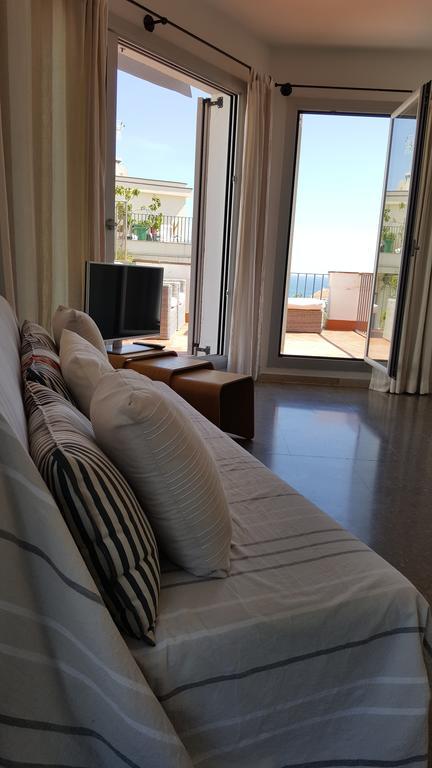 The Sky Attic Apartment سيدجيس المظهر الخارجي الصورة